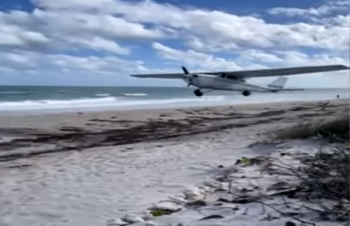 florida-beach-plane.PNG